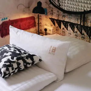 Hotel 18arts - Living In A Gallery!