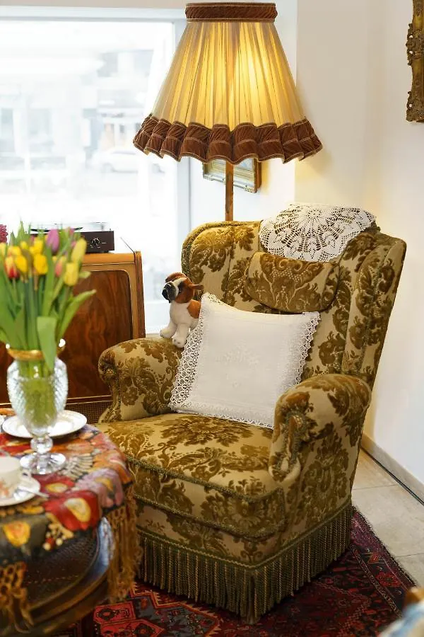 Tante Alma'S Koelner Hotel