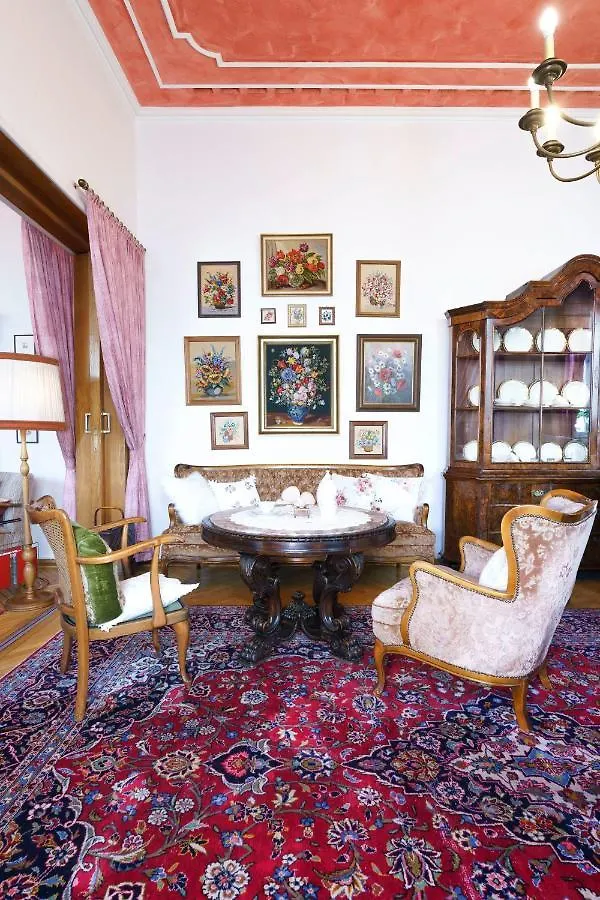 Tante Alma'S Koelner Hotel
