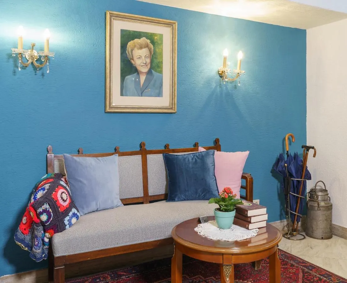 Tante Alma'S Koelner Hotel Germany