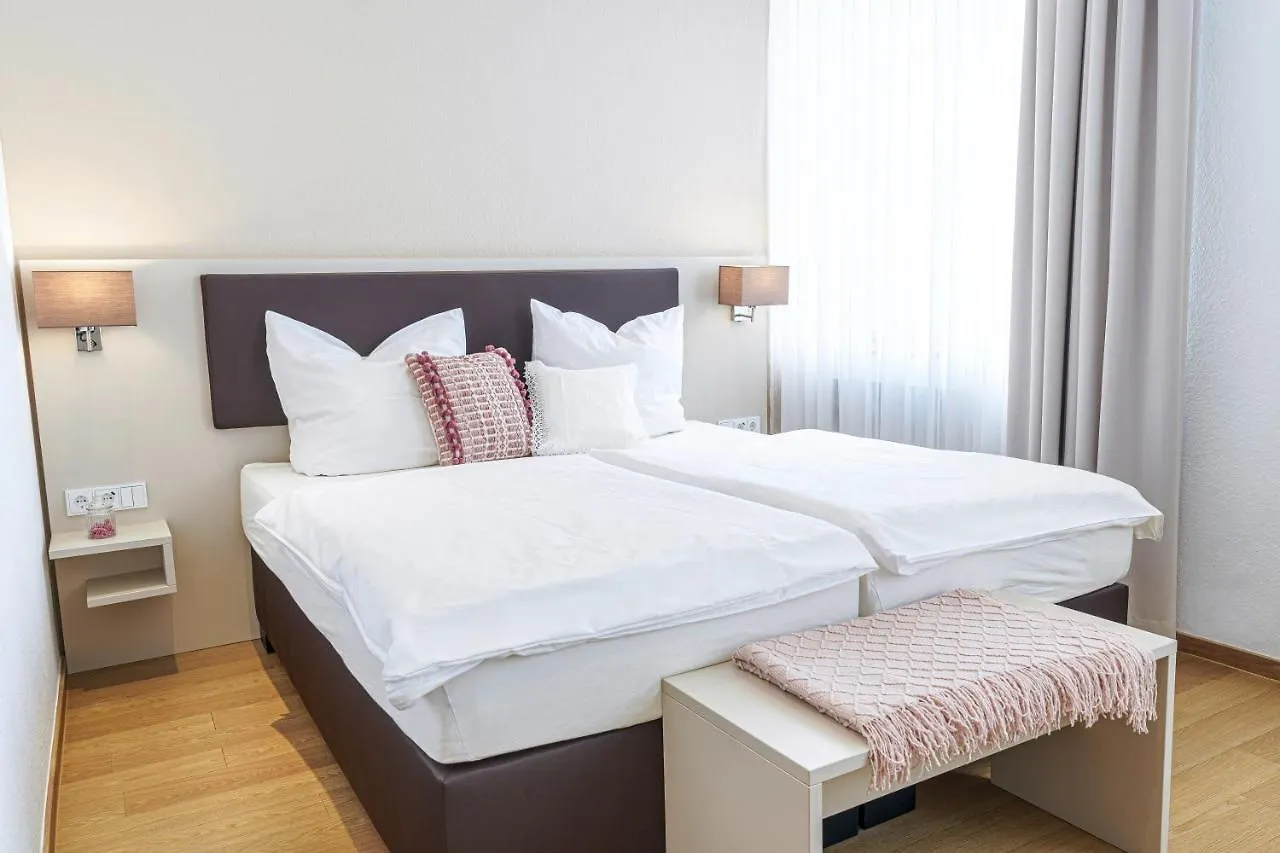 Tante Alma\'S Koelner Hotel contacts