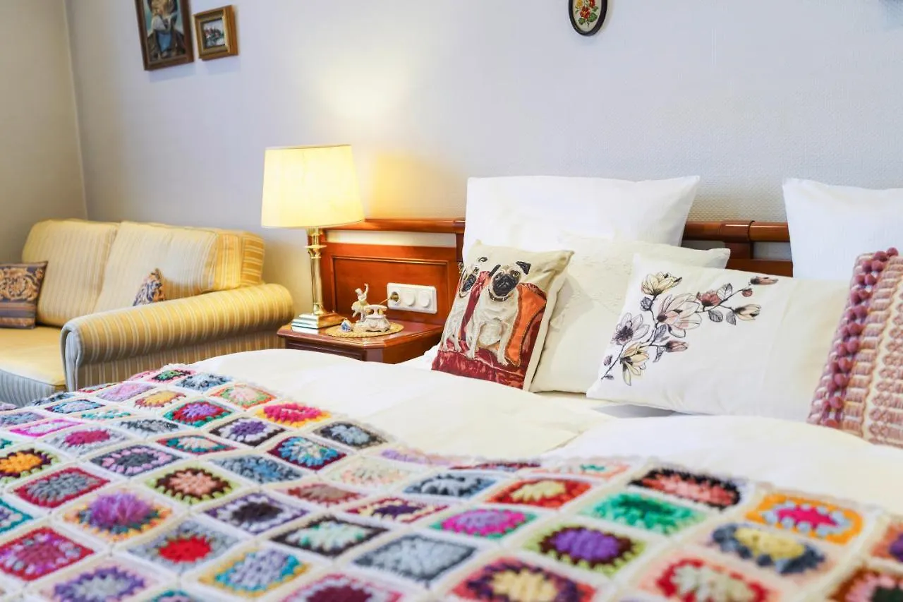 Tante Alma'S Koelner Hotel
