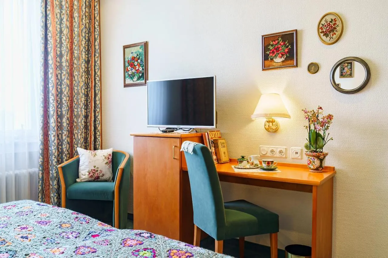 Tante Alma'S Koelner Hotel